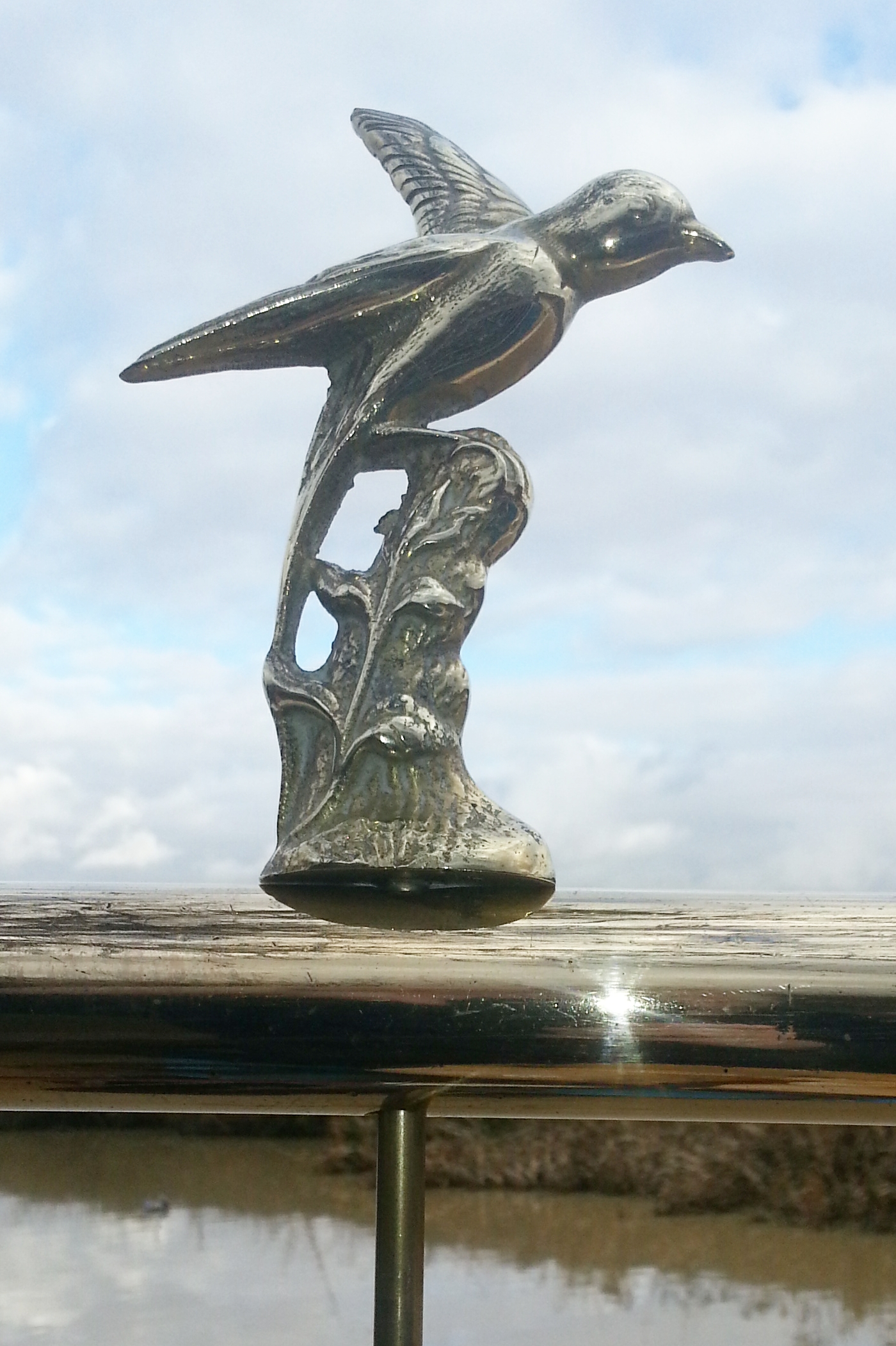 Swallow on a Tree Stump Tiller Pin (image for) Swallow on a Tree Stump Tiller Pin